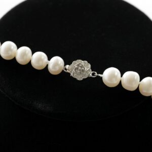 Chic Baroque Pearl Choker Necklace